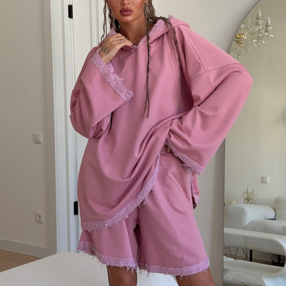 Dames sweat à capuche oversize sportif avec détails effilochés et ensemble de shorts Chic und Stil