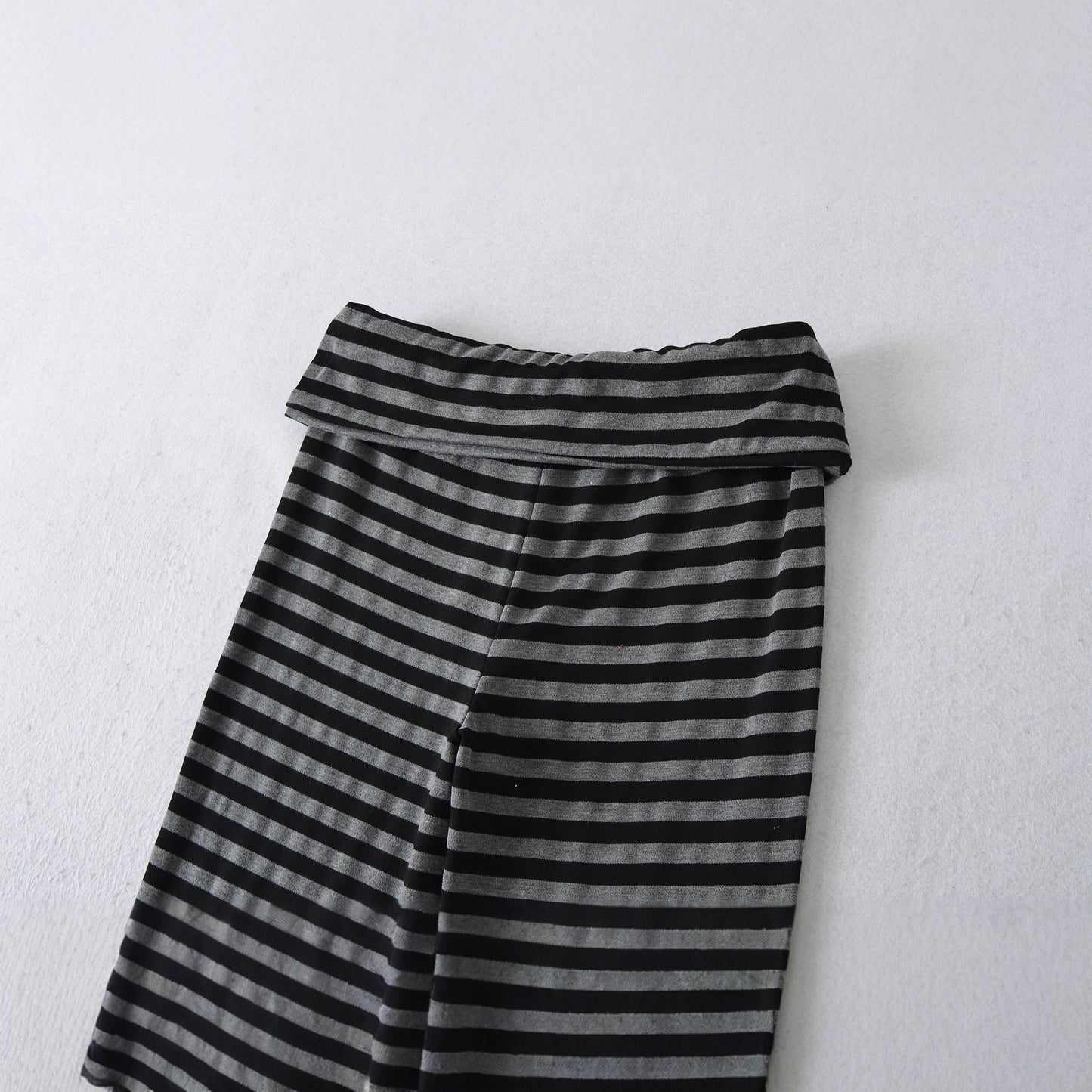 High-waisted flared pants for women with striped design Chic und Stil