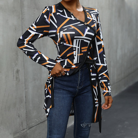 Chemisier long à manches mode pour femmes avec design géométrique et plastron à boutons Chic und Stil