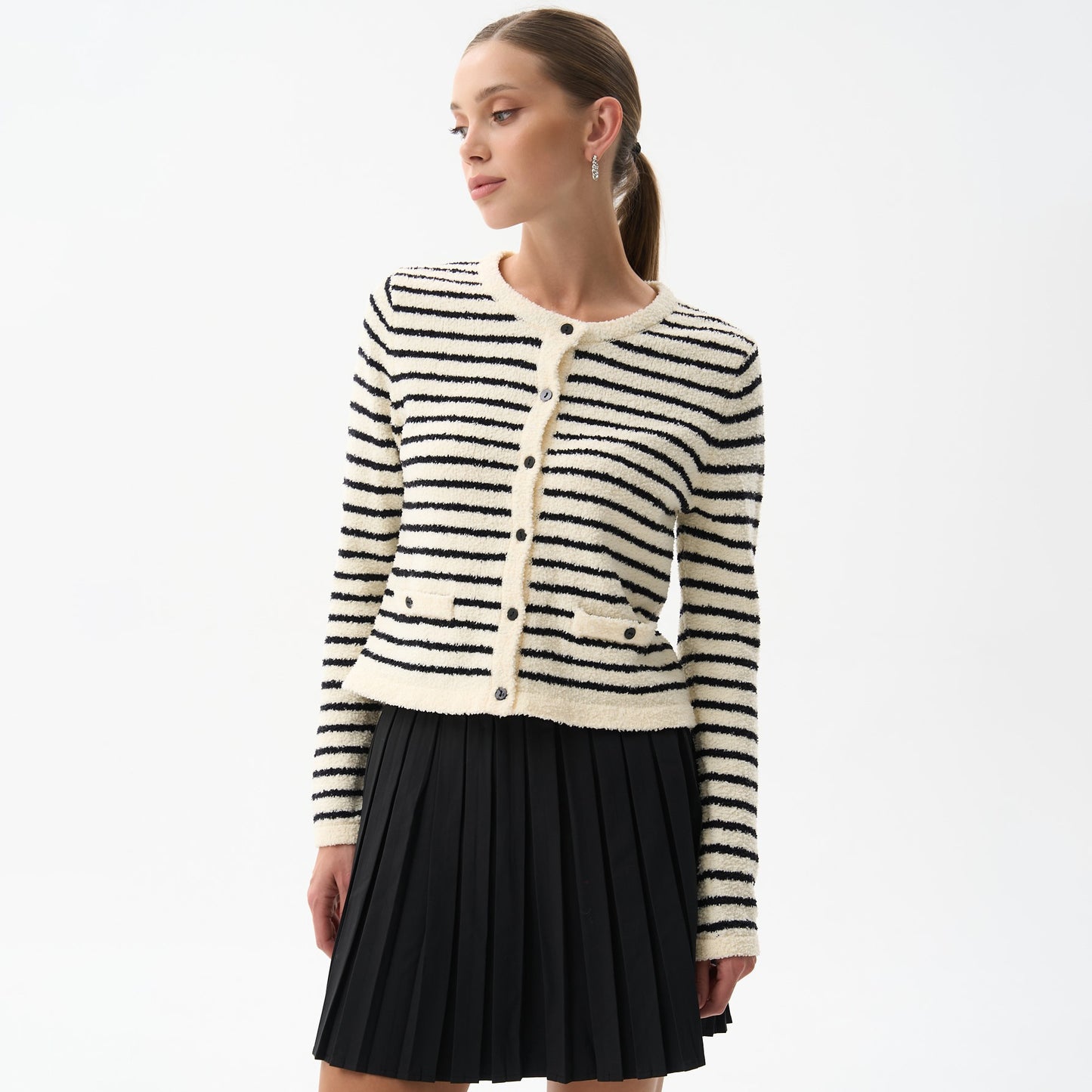 Dames cardigan avec des détails élégants de boutons et une coupe décontractée Chic und Stil