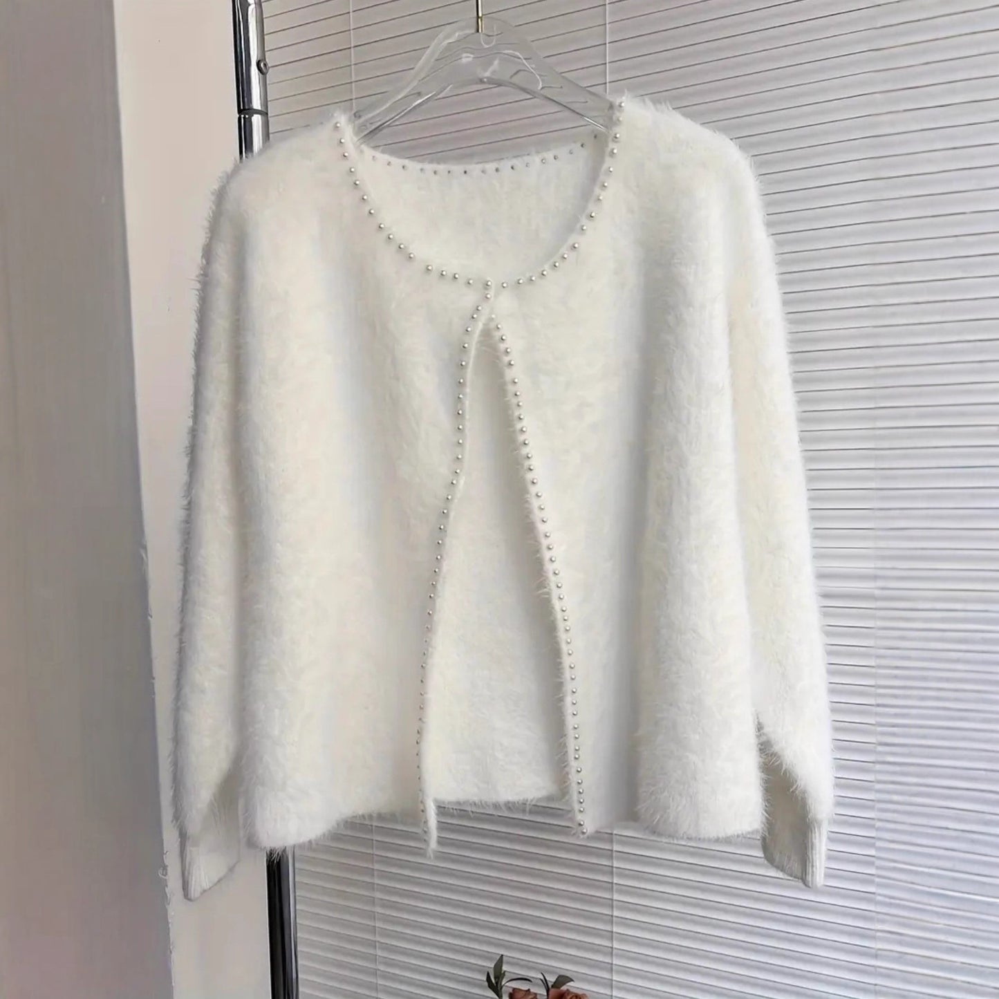 Dames cardigan en peluche avec boutons en perles et coupe décontractée Chic und Stil
