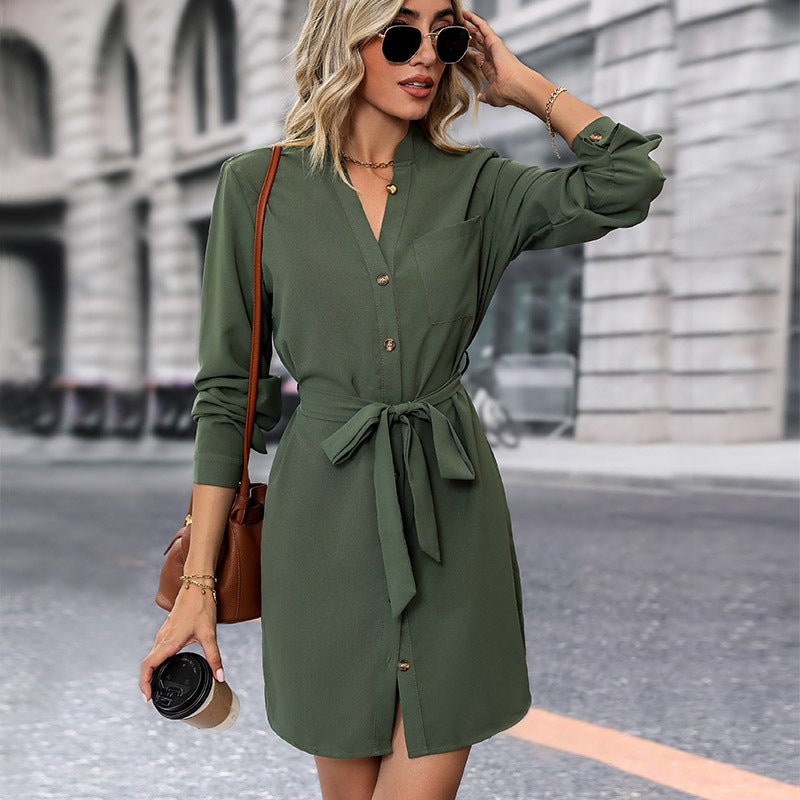 Robe chemise pour dames avec ceinture à la taille et élégant boutonnage Chic und Stil