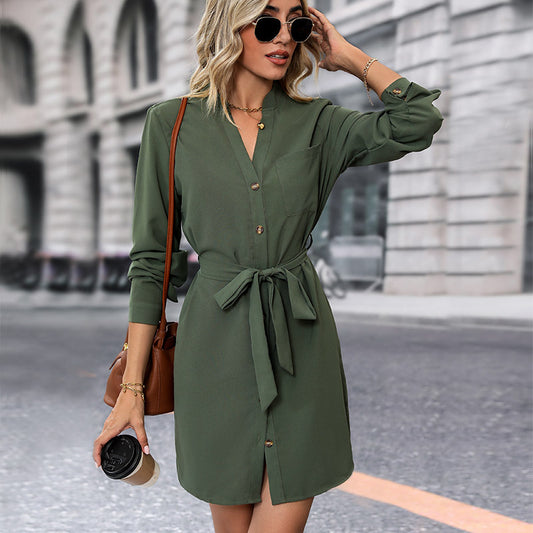 Robe chemise pour dames avec ceinture à la taille et élégant boutonnage Chic und Stil