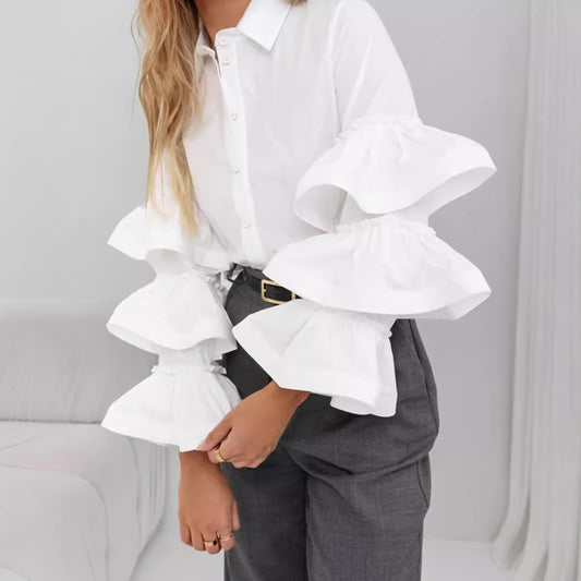Blouse pour dames avec patte de boutonnage et manches à volants Chic und Stil