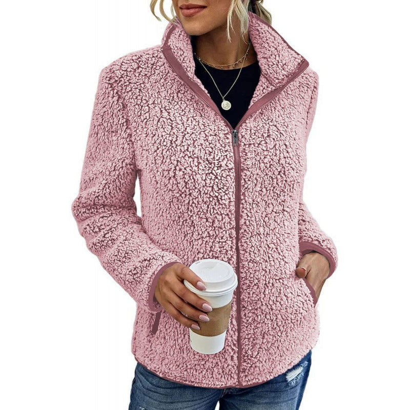 Soft fleece jacket for women with a high collar and side pockets Chic und Stil