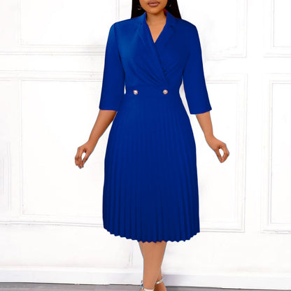 Femme élégant robe portefeuille avec design plissé et col de bureau Chic und Stil