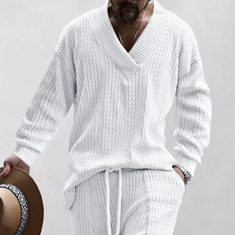 Chunky knit pullover for men with V-neck and relaxed fit Chic and Style