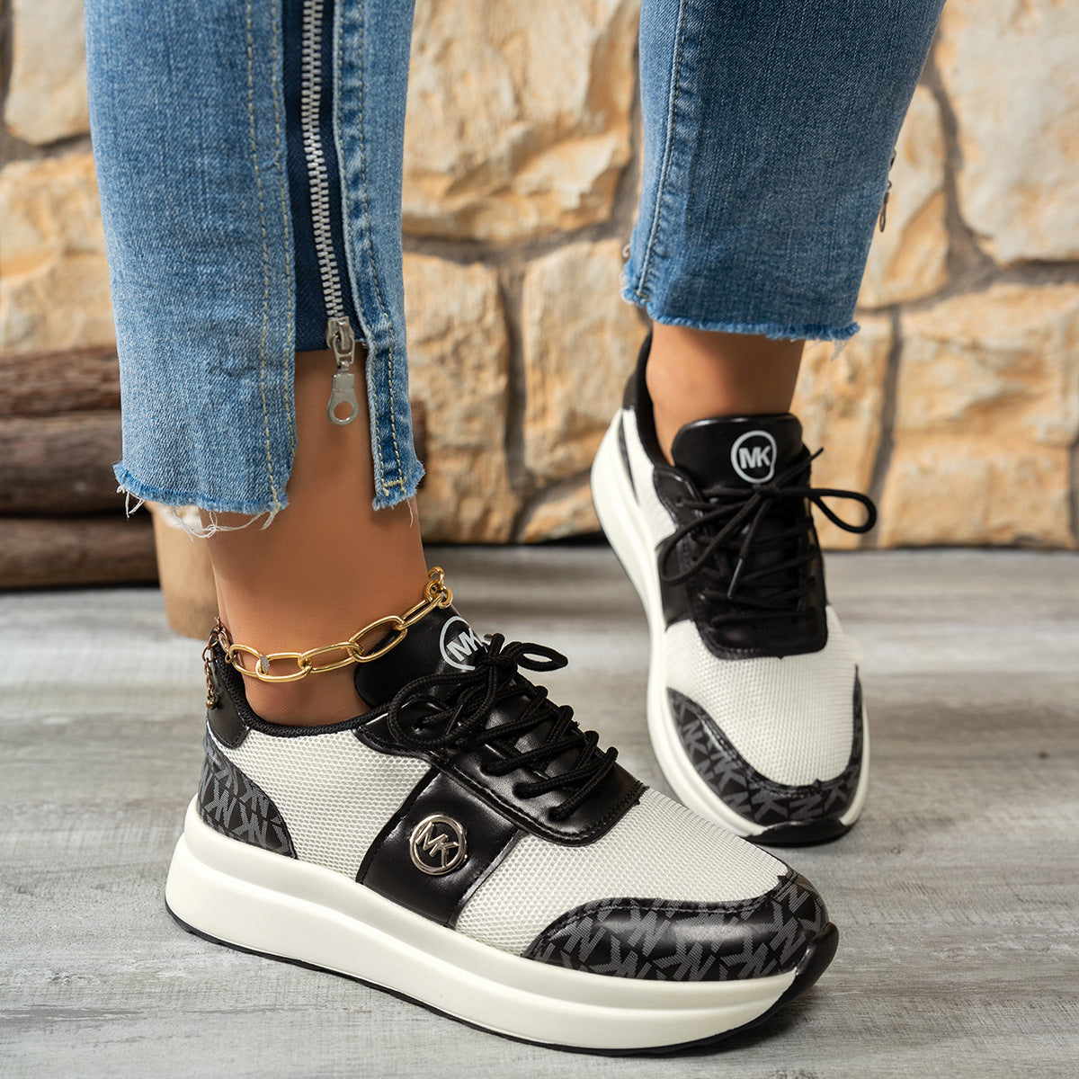 Baskets de sport pour femmes avec surface en maille respirante et semelle confortable Chic und Stil