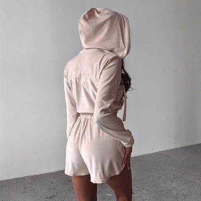 Dames survêtement à capuche à la mode avec cordon de taille élastique et shorts courts Chic und Stil