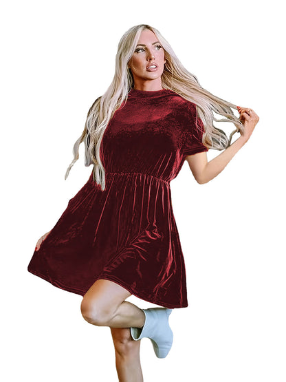 Robe en velours à manches courtes pour femmes avec une coupe cintrée et une jupe en A Chic und Stil