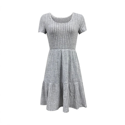Robe d'été pour femmes avec structure côtelée et jupe évasée Chic und Stil