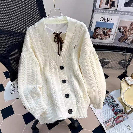 Dames gros tricot cardigan avec décolleté en V profond et détails de boutons Chic und Stil