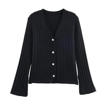Knit jacket for women with an elegant V-neck and practical buttons Chic und Stil
