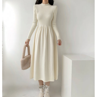 Robe tricotée élégante pour femmes avec col haut et jupe fluide Chic und Stil