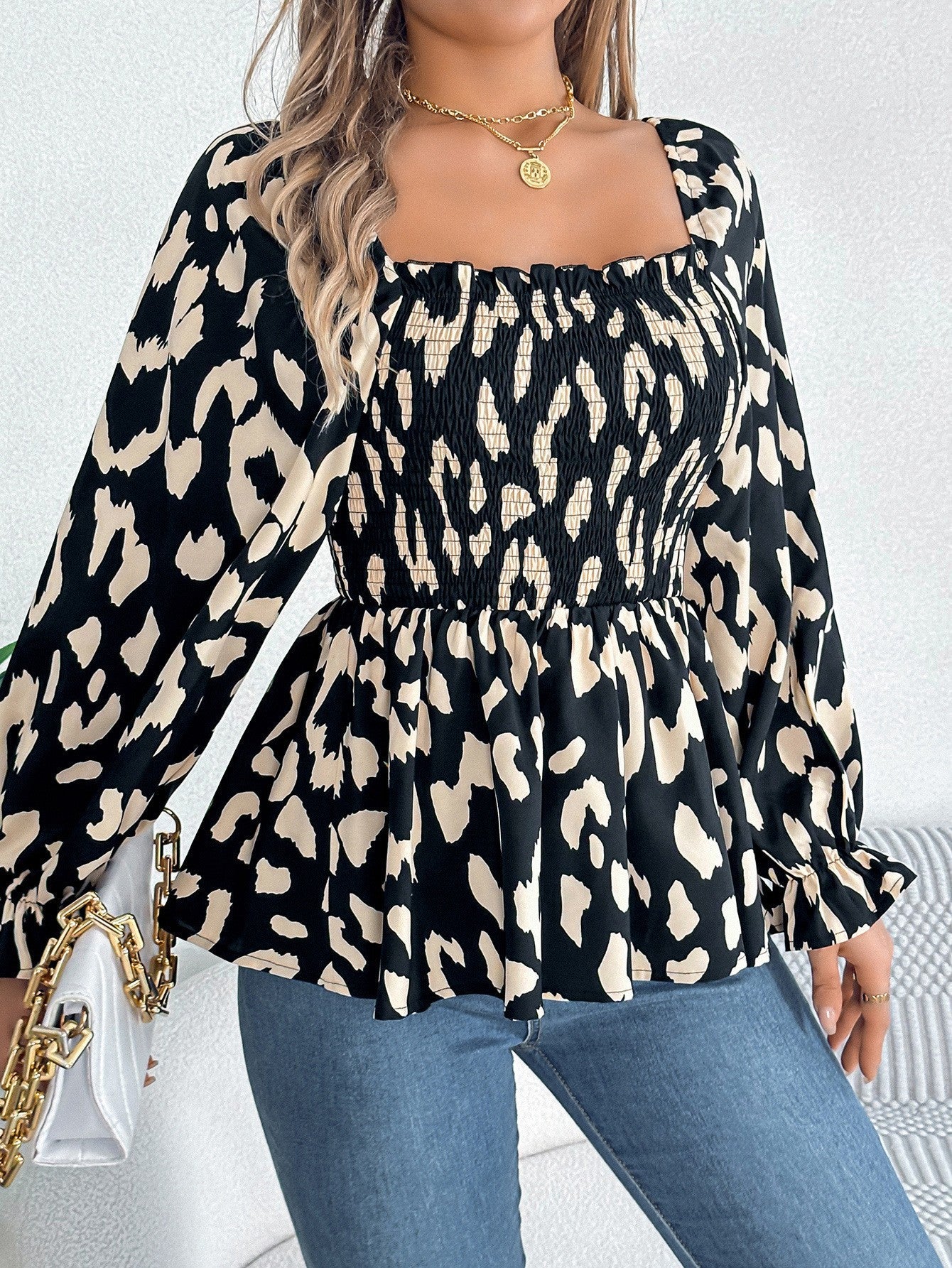 Blouse en dentelle pour femmes avec manches de type évêque et haut froncé Chic und Stil