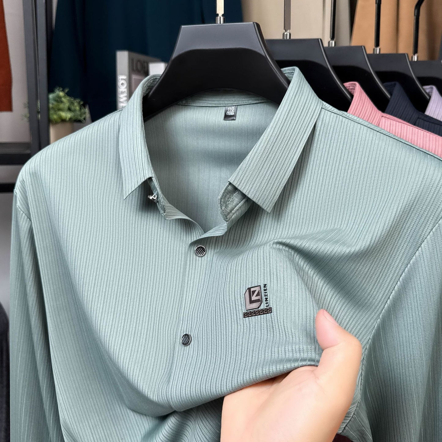 Chemise élégante pour hommes avec un design texturé et des accents modernes Chic und Stil