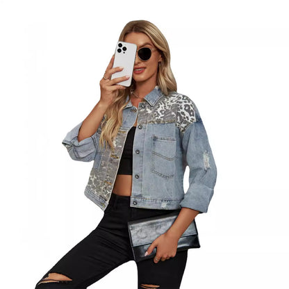 Veste en jean pour femmes avec des applications en impression animale contrastantes et une coupe décontractée Chic und Stil