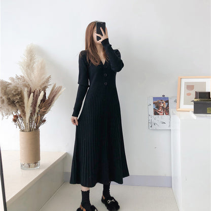 Robe en tricot pour femmes avec décolleté en V et détails de boutons Chic und Stil