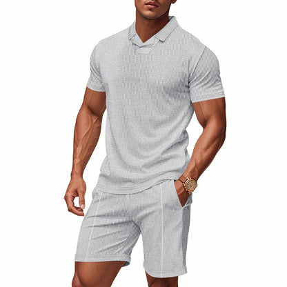 Hommes ensemble polo et shorts à la mode avec design structuré Chic und Stil