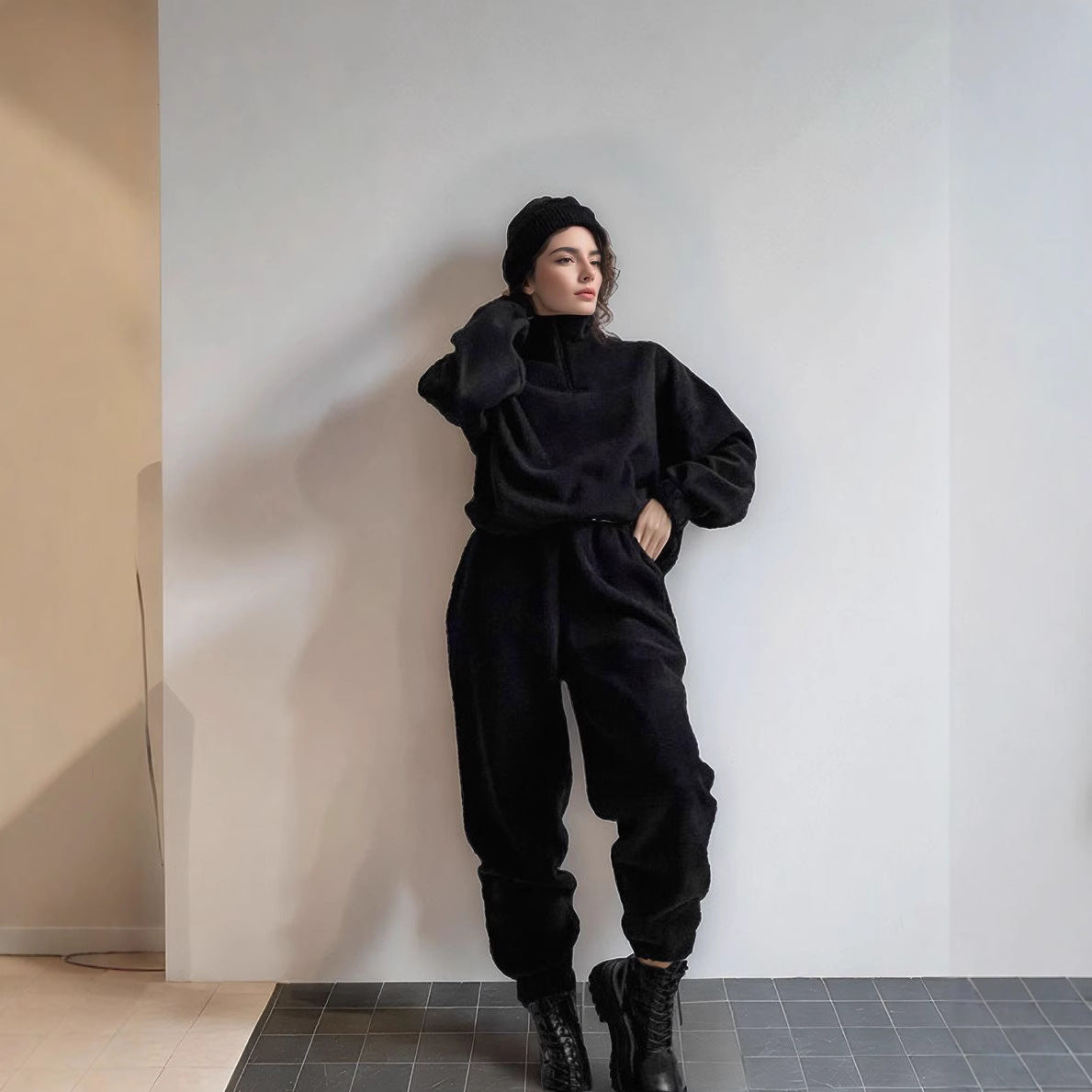 Leisure jumpsuit for women with cropped top and stretchy pants Chic and Style