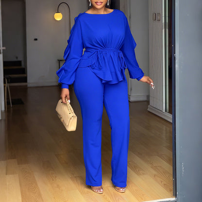 Dames combinaison élégante avec des détails volants et une coupe cintrée Chic und Stil