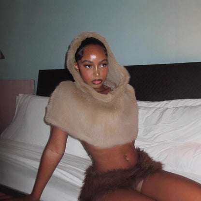 Dames Cape en fausse fourrure à capuche Chic und Stil