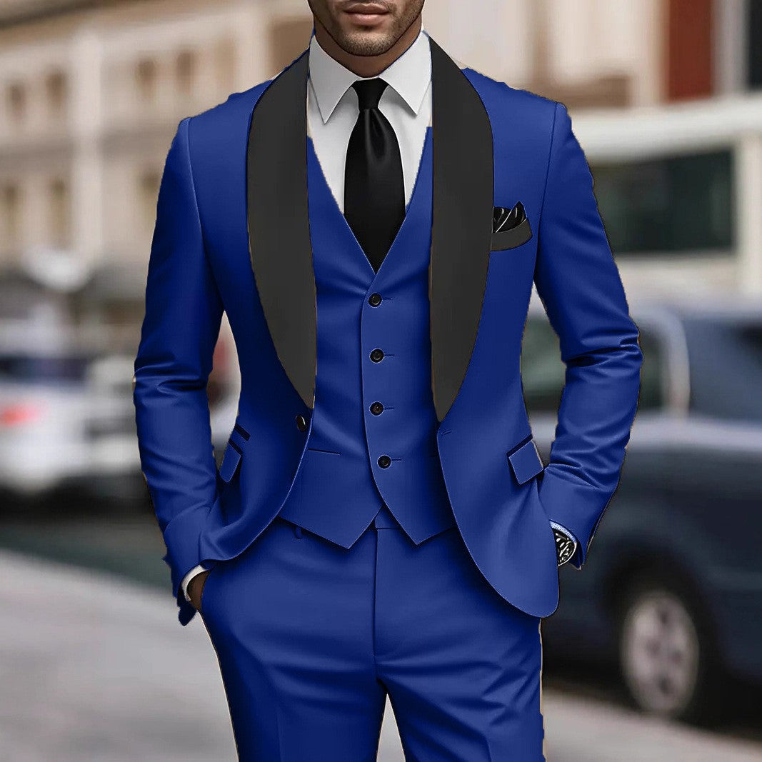 Costume élégant pour hommes avec une coupe slim et un revers en satin luxueux Chic und Stil