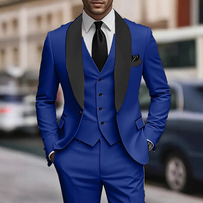 Costume élégant pour hommes avec une coupe slim et un revers en satin luxueux Chic und Stil