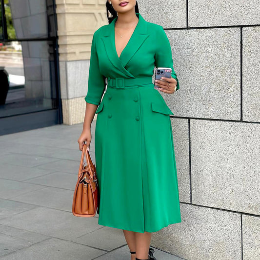Robe trench pour femmes avec ceinture cintrée et détails luxueux Chic und Stil
