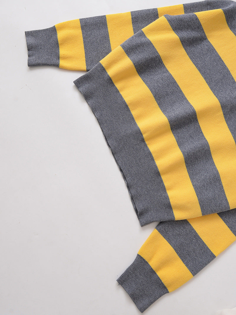 Pull en tricot décontracté pour femmes avec des rayures stylisées et un col polo Chic und Stil