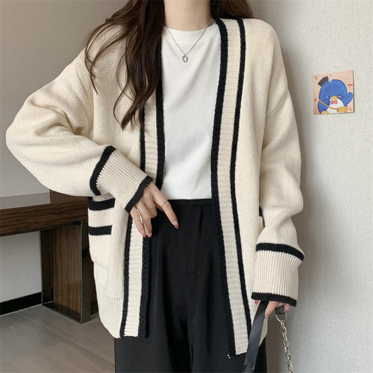 Dames cardigan décontracté avec grandes poches et détails contrastés Chic und Stil