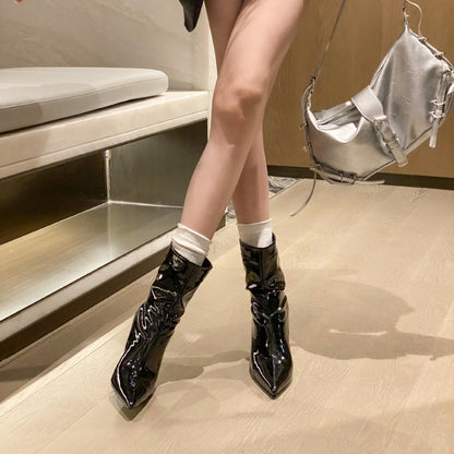 Elegant ladies boots with pointed toe and innovative pleated design Chic and Style