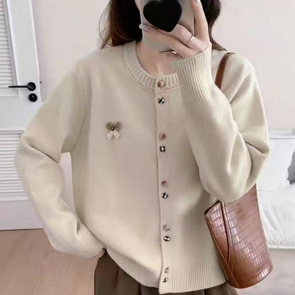 Dames cardigan en tricot confortable avec boutons brillants et application décorative Chic und Stil