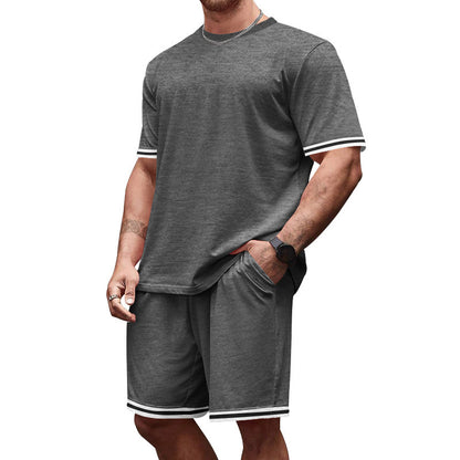 Ensemble de t-shirt sportif pour hommes et shorts avec tissu respirant et détails contrastés Chic und Stil
