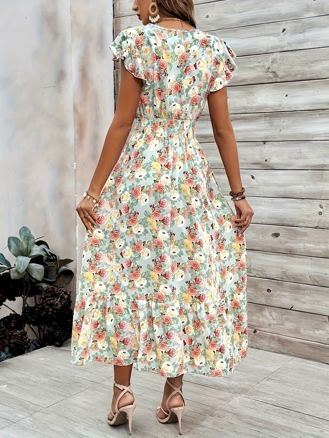 Robe maxi pour femmes avec design floral et décolleté en V décontracté Chic und Stil