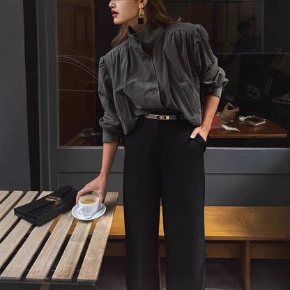 Chemisier oversize pour femmes avec un design plissé chic et des détails de boutons élégants Chic und Stil