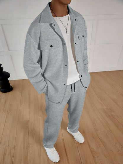 Casual set for men consisting of a striped coat and comfortable jogging pants Chic und Stil