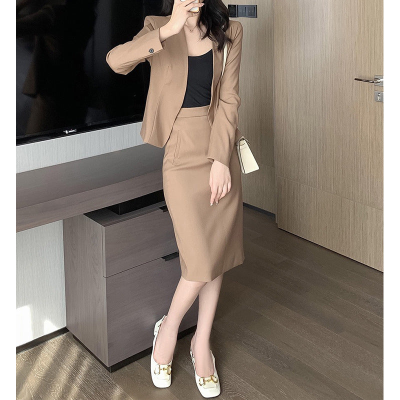 Costume sur mesure pour femmes avec jupe Chic und Stil
