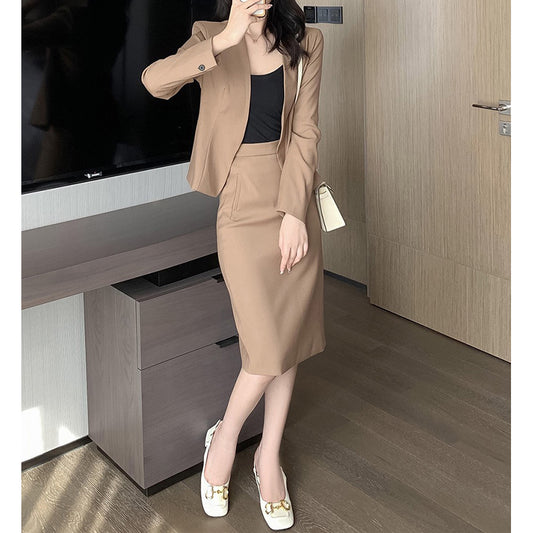Costume sur mesure pour femmes avec jupe Chic und Stil