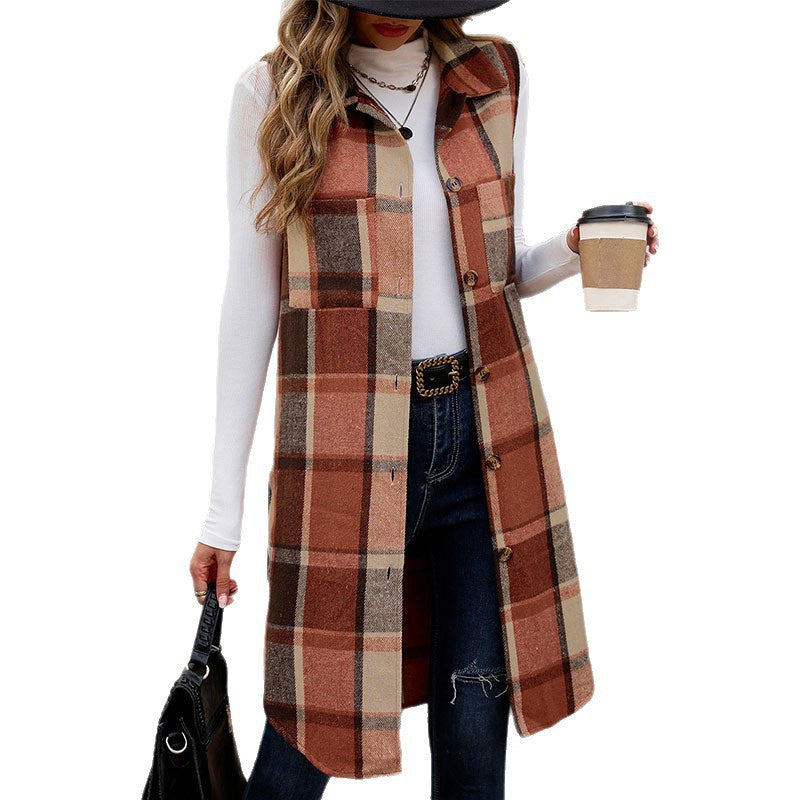 Chic and Style long sleeve women's cardigan with plaid pattern and practical pockets