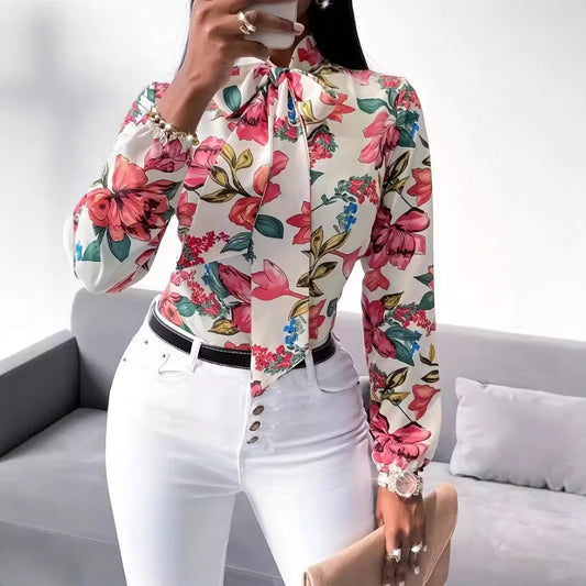Chemisier dames avec détail de nœud et design floral Chic und Stil