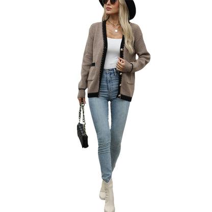 Cardigan en tricot pour femmes avec des détails de bouton en forme de goutte et un passepoil contrasté à la mode Chic und Stil