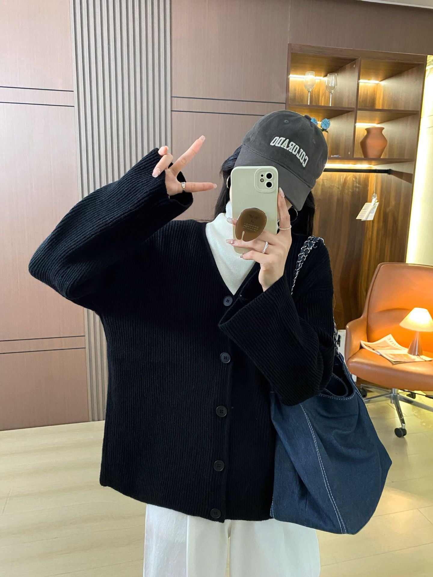 Dames gros tricot cardigan avec poches spacieuses et décolleté en V profond Chic und Stil