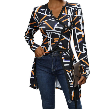 Chemisier long à manches mode pour femmes avec design géométrique et plastron à boutons Chic und Stil