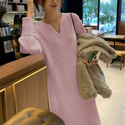 Robe en tricot pour femmes avec décolleté en V profond et structure spécialement conçue Chic und Stil