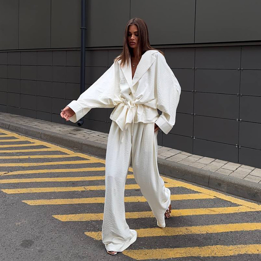 Combinaison de jumpsuit à la mode pour femmes avec coupe large et ceinture cintrée Chic und Stil