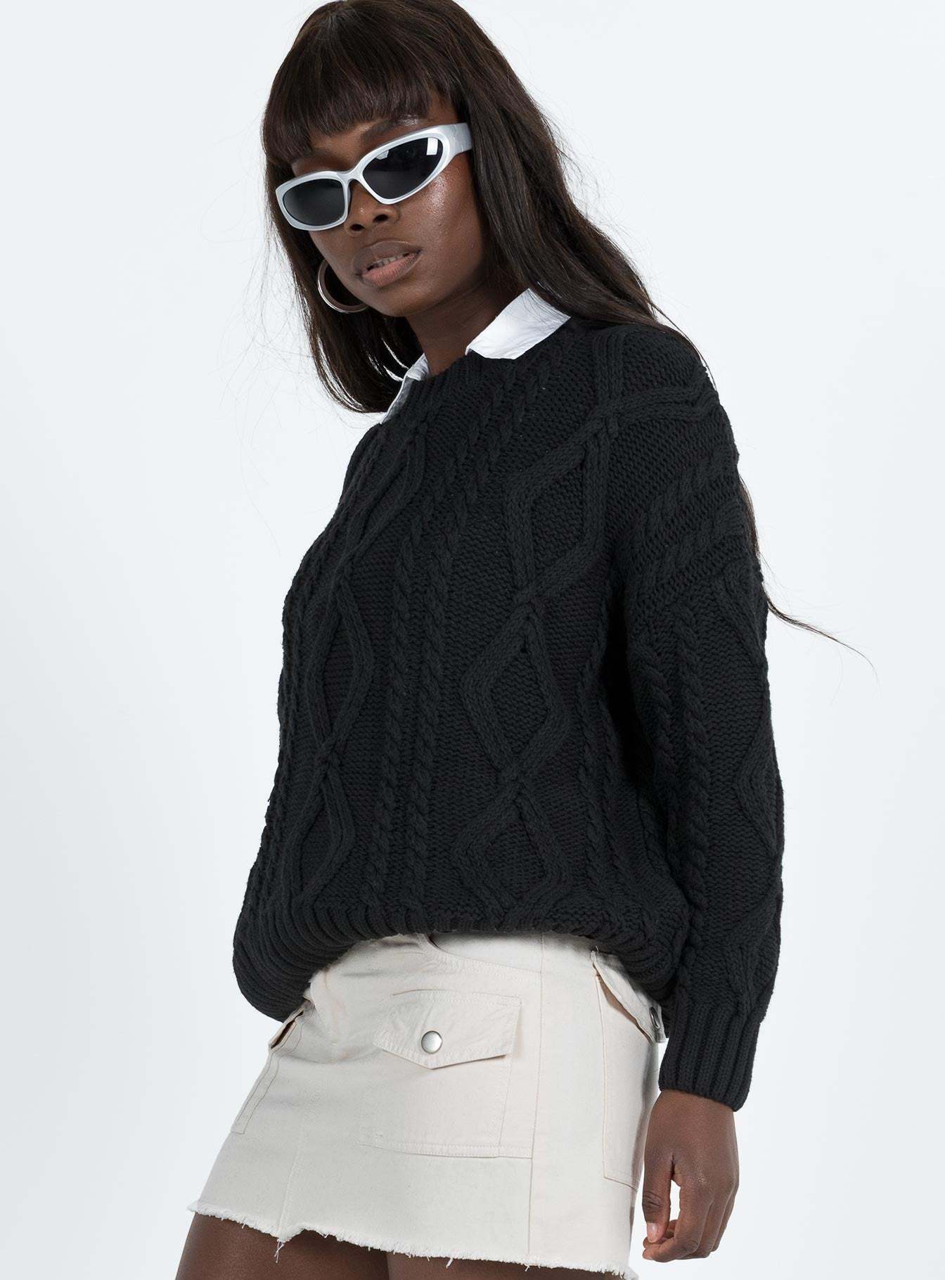 Pull femme en grosse maille avec des manches volumineuses et un motif torsadé classique Chic und Stil