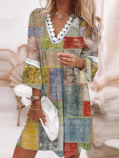 Robe décontractée pour femmes avec décolleté en V et détails volants Chic und Stil