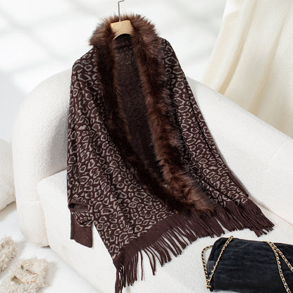 Dames élégant pull poncho avec un col en fausse fourrure luxueux et un ourlet à franges Chic und Stil