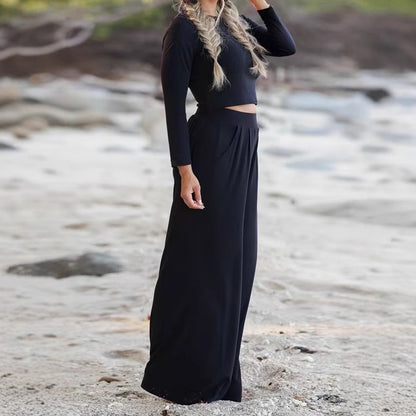 Women's loungewear set with a crop top and wide pants Chic und Stil